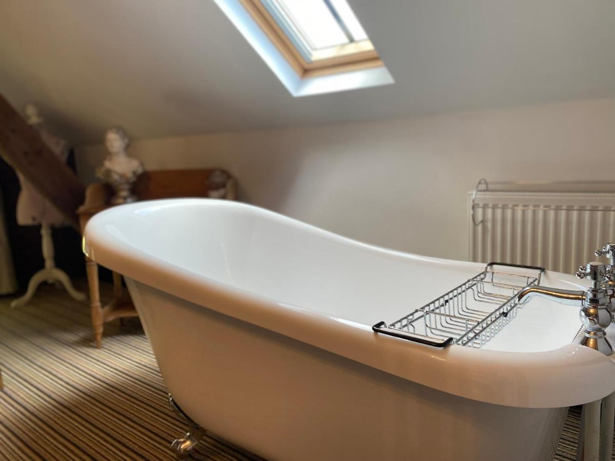 Betsey Trotwood. Historic Stylish 2-Bed Cottage. Blundeston Экстерьер фото