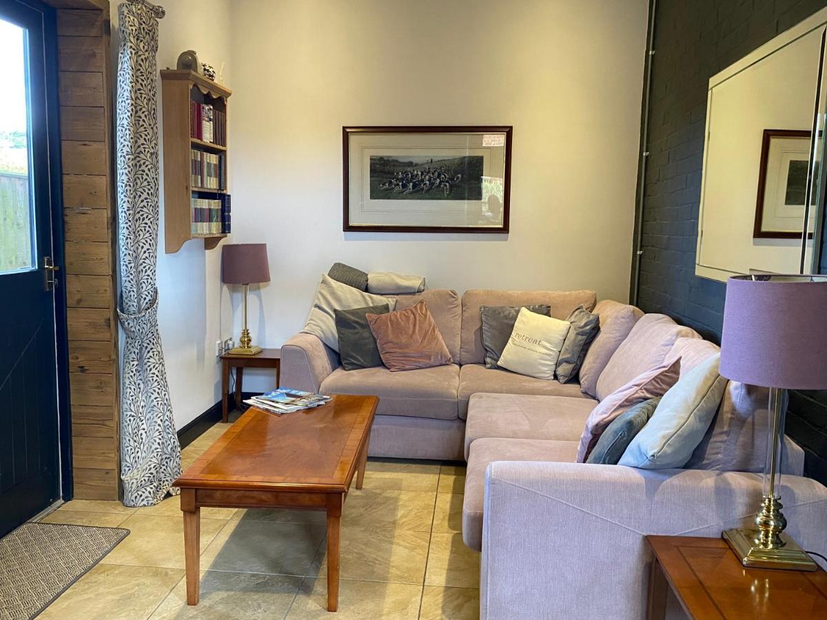 Betsey Trotwood. Historic Stylish 2-Bed Cottage. Blundeston Экстерьер фото