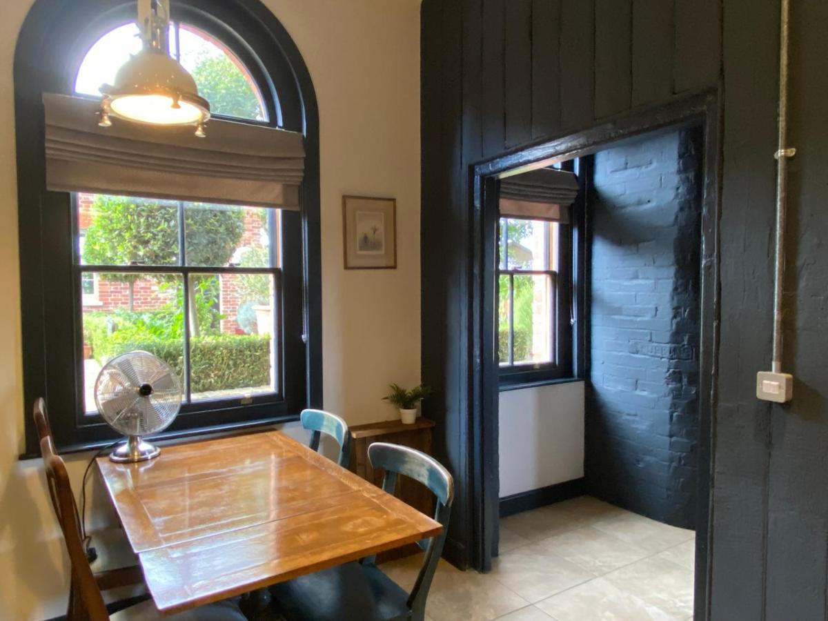 Betsey Trotwood. Historic Stylish 2-Bed Cottage. Blundeston Экстерьер фото