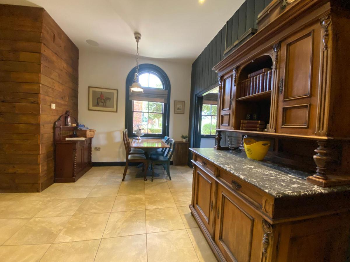 Betsey Trotwood. Historic Stylish 2-Bed Cottage. Blundeston Экстерьер фото